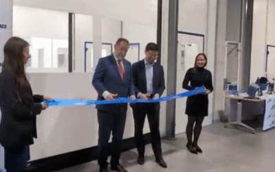 Nové čisté prostory pro integraci družic otevřeny